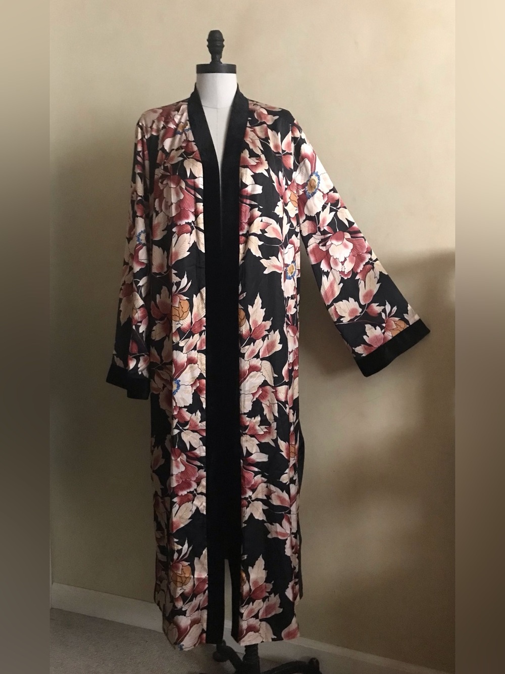 L'ATISTE Black Satin Floral Long Kimono Robe with Pink Blossoms